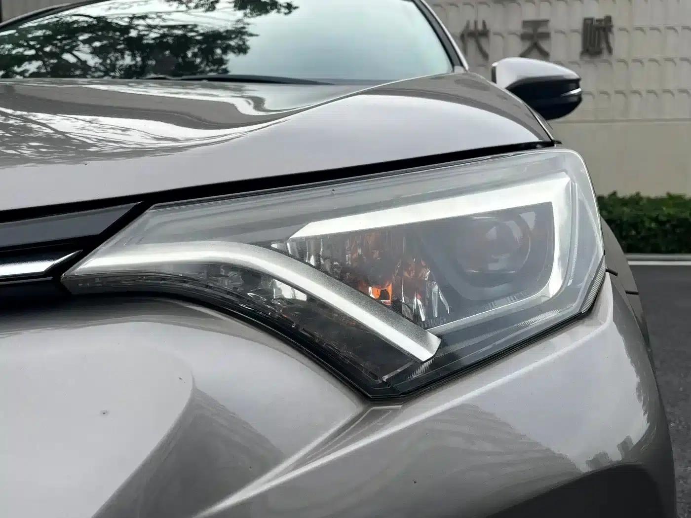 2016 RAV4 2.5L Automatic 4WD Elite Edition — миниатюра 8