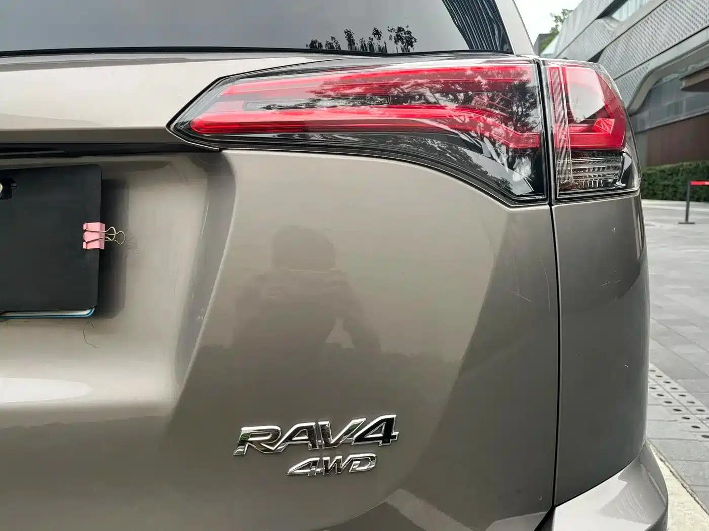 2016 RAV4 2.5L Automatic 4WD Elite Edition — миниатюра 9
