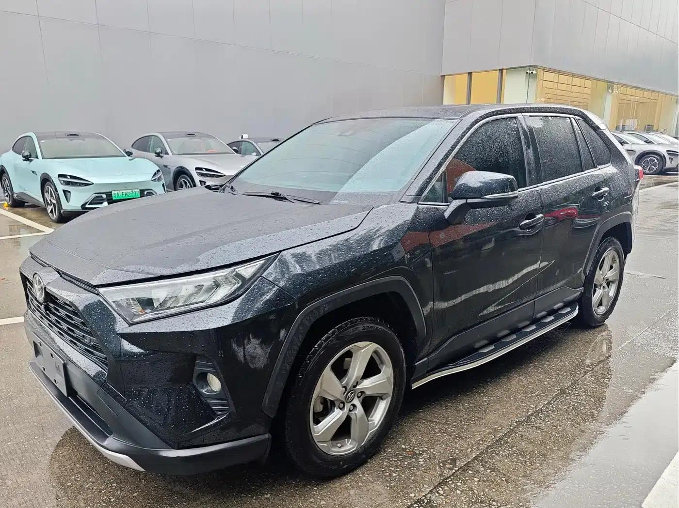 2022 RAV4 2.0L CVT 2WD Fashion Plus Edition — миниатюра 1