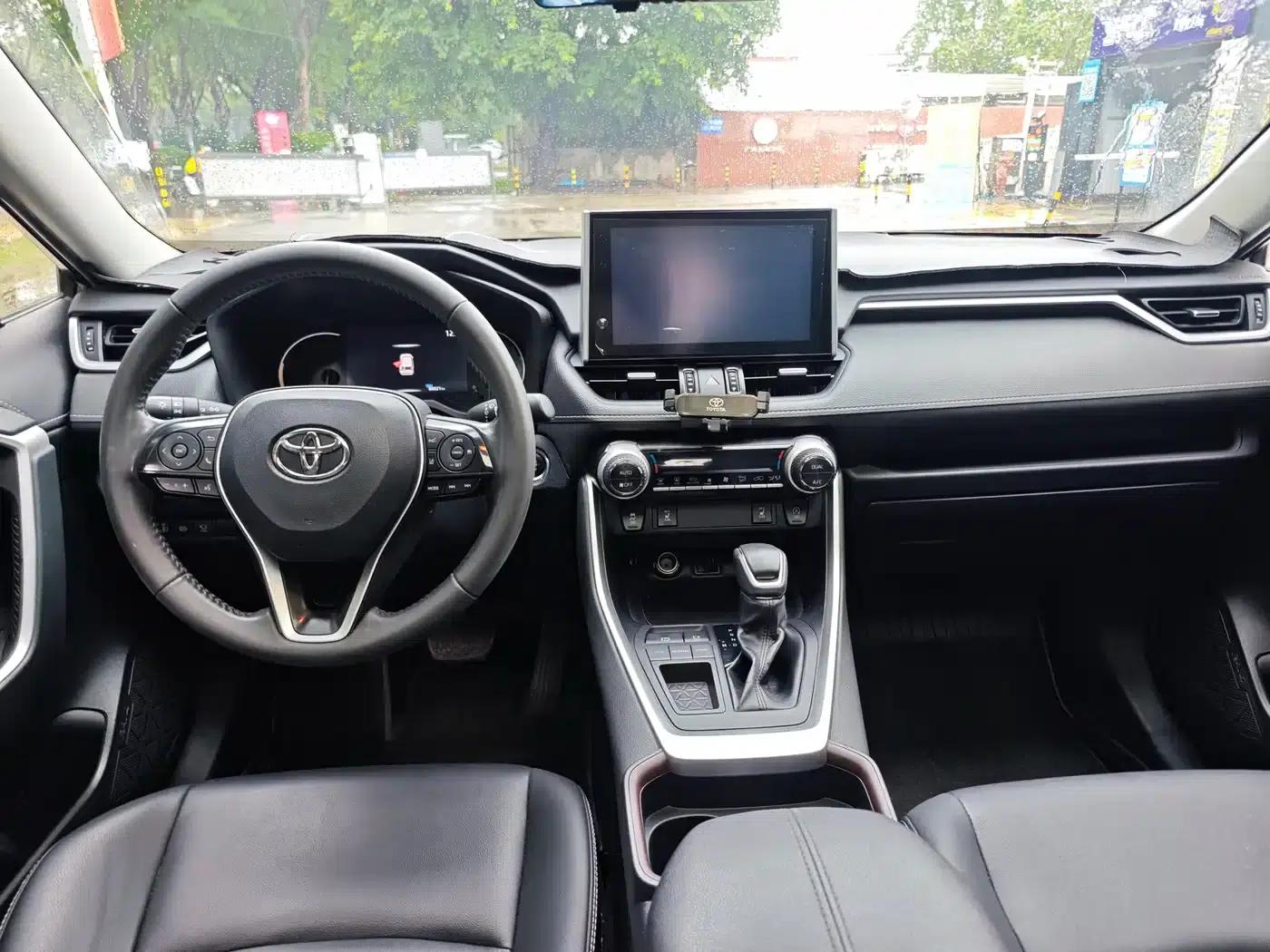 2022 RAV4 2.0L CVT 2WD Fashion Plus Edition — миниатюра 3