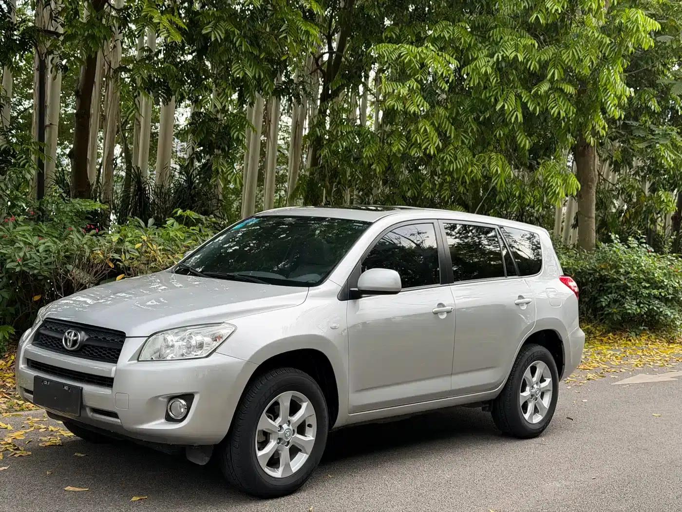RAV4 2009 2.0L Automatic Luxury Edition — миниатюра 1