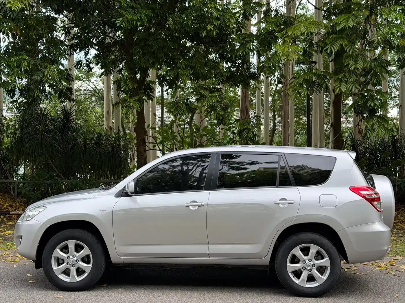 RAV4 2009 2.0L Automatic Luxury Edition — миниатюра 2