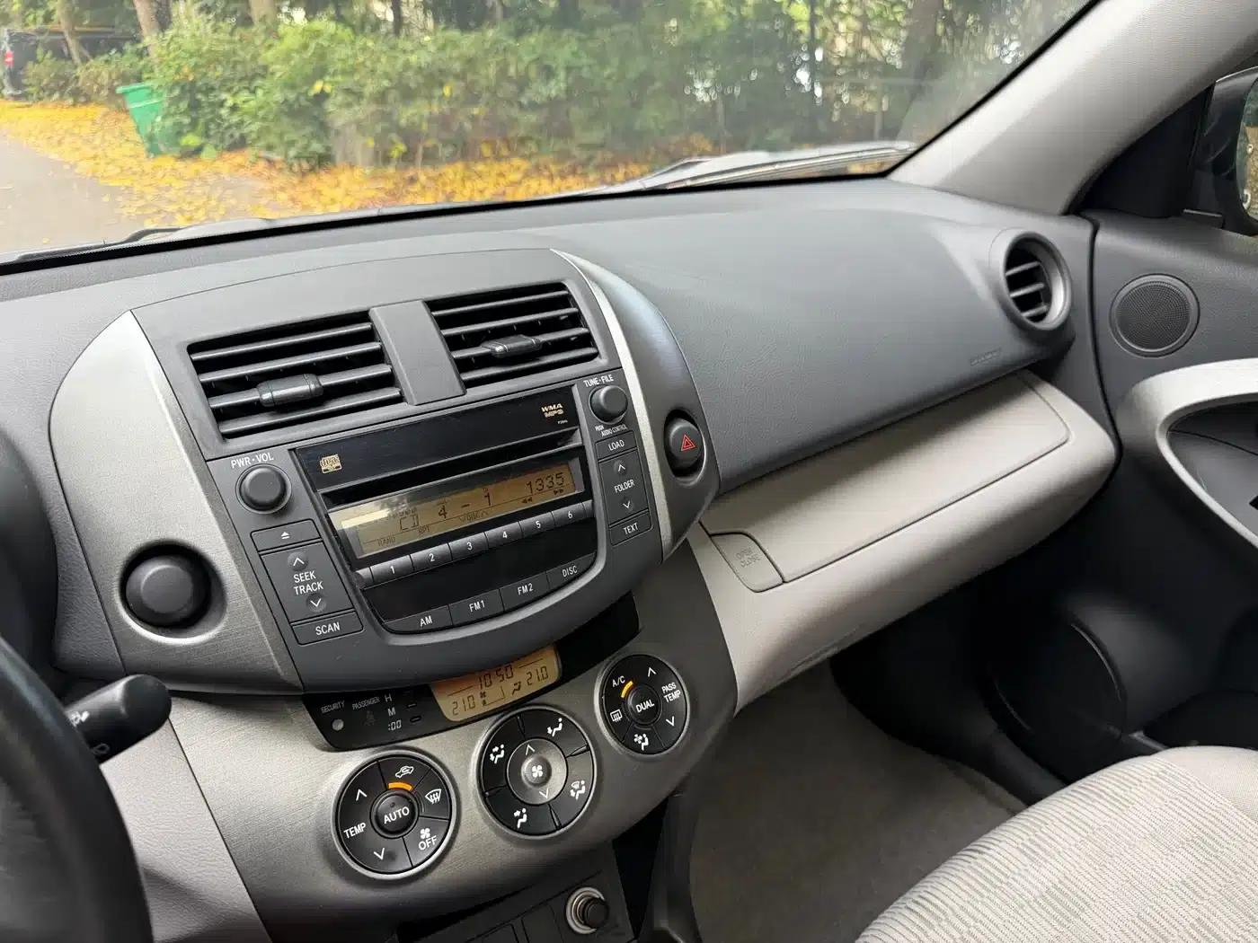 RAV4 2009 2.0L Automatic Luxury Edition — миниатюра 17