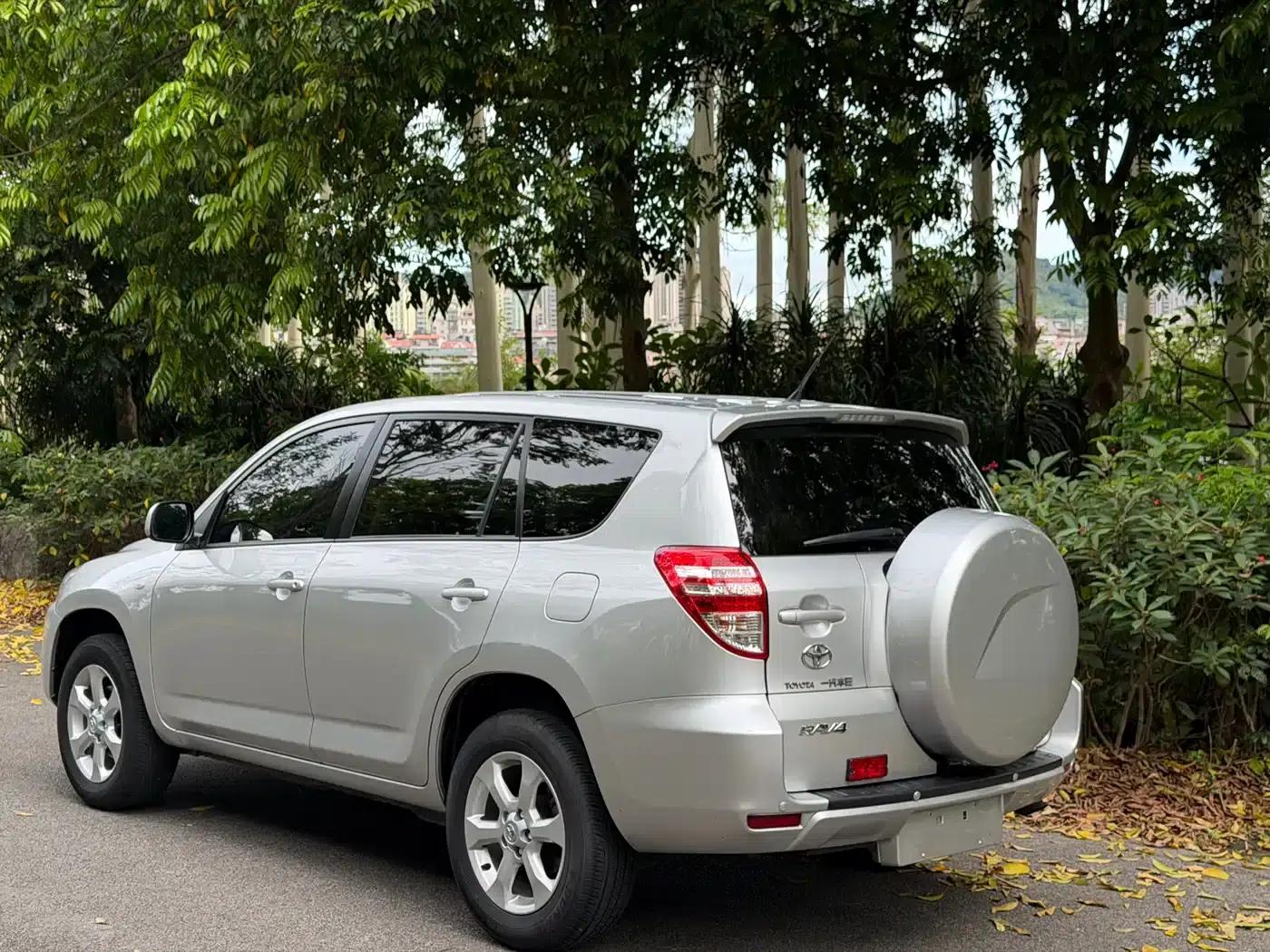 RAV4 2009 2.0L Automatic Luxury Edition — миниатюра 3