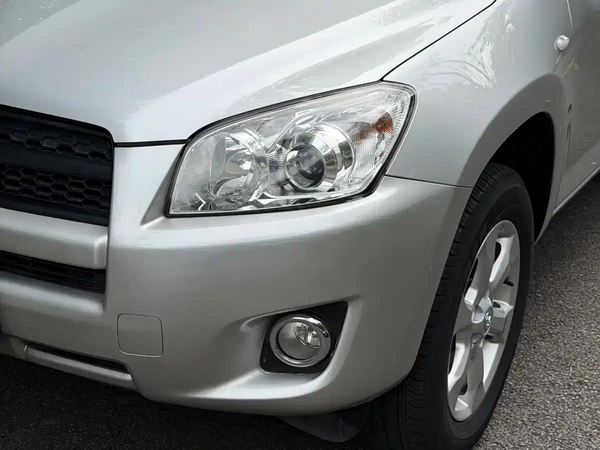 RAV4 2009 2.0L Automatic Luxury Edition — миниатюра 25
