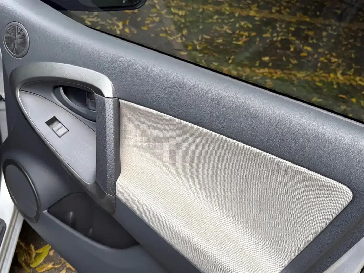 RAV4 2009 2.0L Automatic Luxury Edition — миниатюра 26