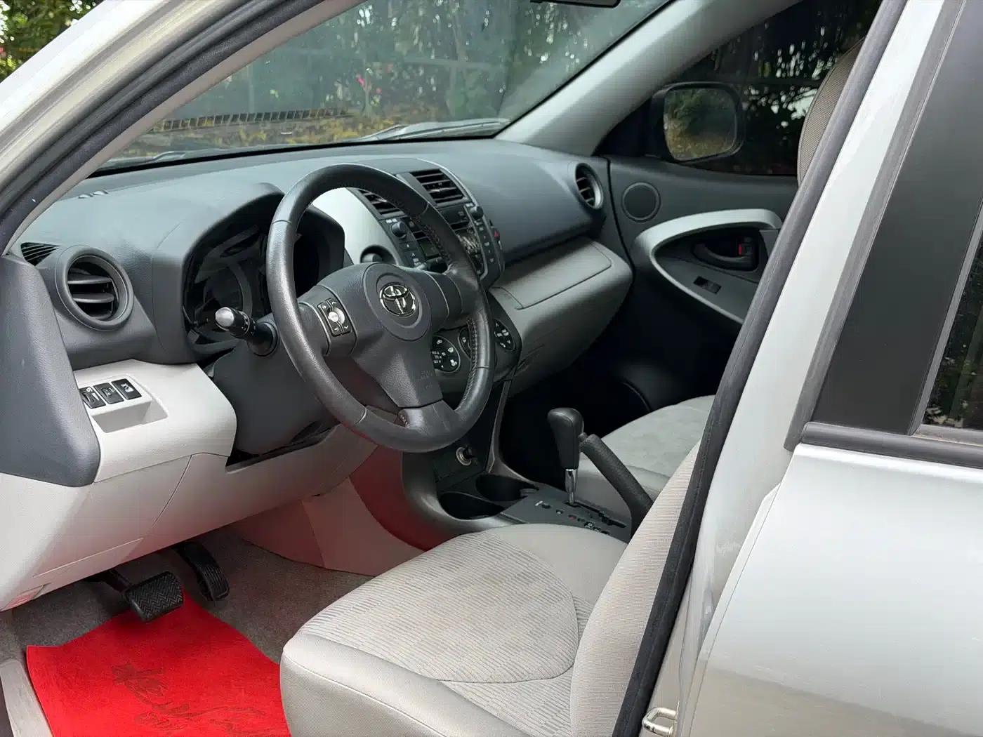 RAV4 2009 2.0L Automatic Luxury Edition — миниатюра 6