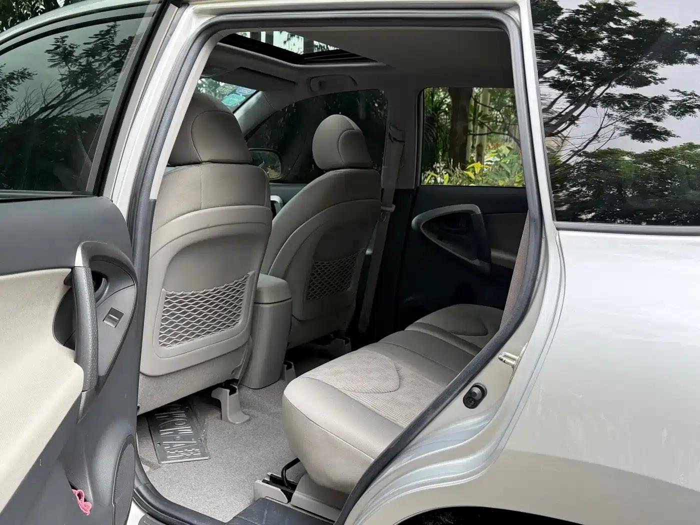 RAV4 2009 2.0L Automatic Luxury Edition — миниатюра 7
