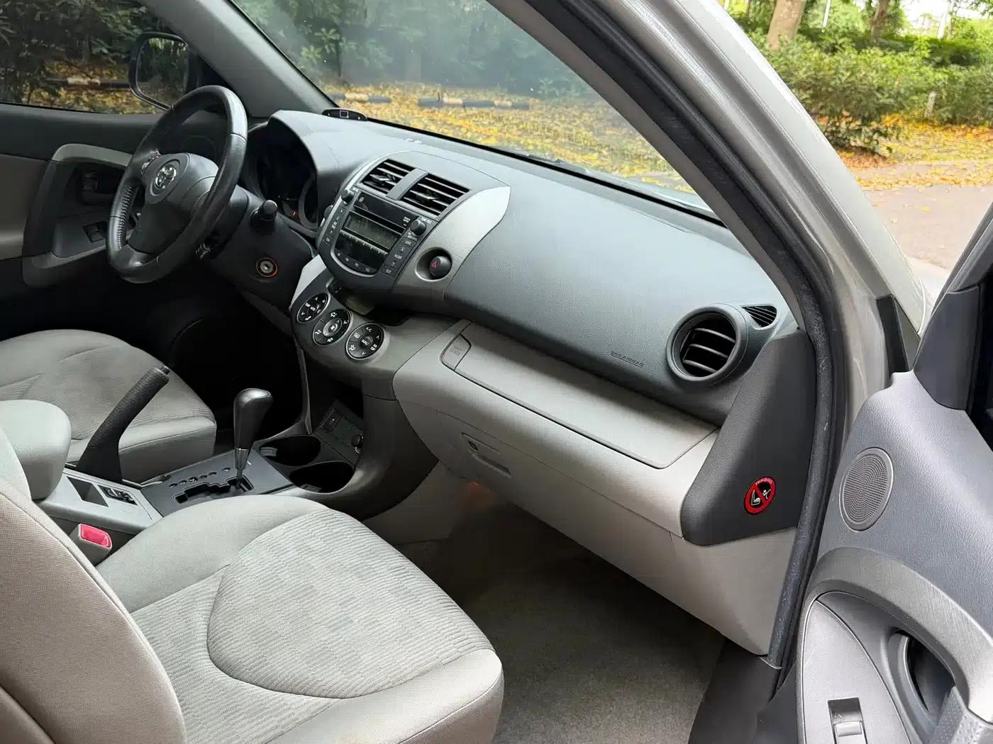 RAV4 2009 2.0L Automatic Luxury Edition — миниатюра 8
