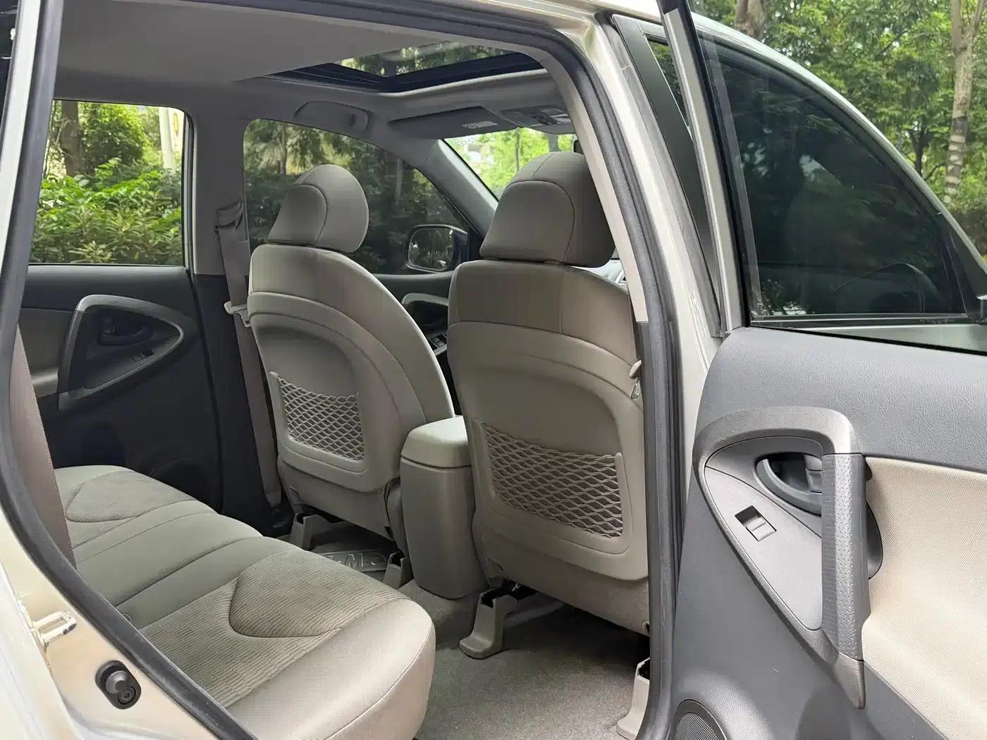 RAV4 2009 2.0L Automatic Luxury Edition — миниатюра 9