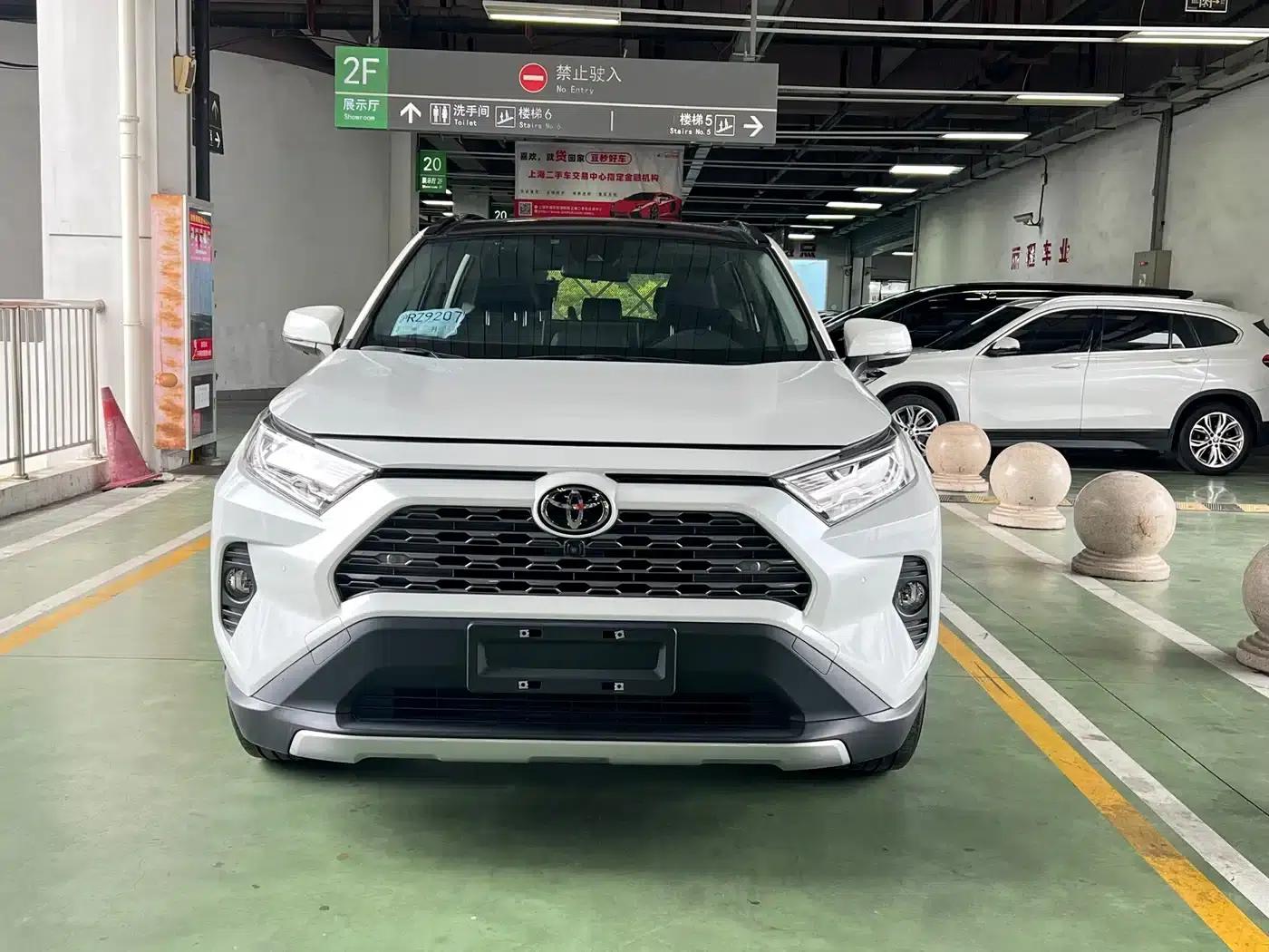 2021 Toyota RAV4 2.0L CVT 2WD Premium Edition — миниатюра 2