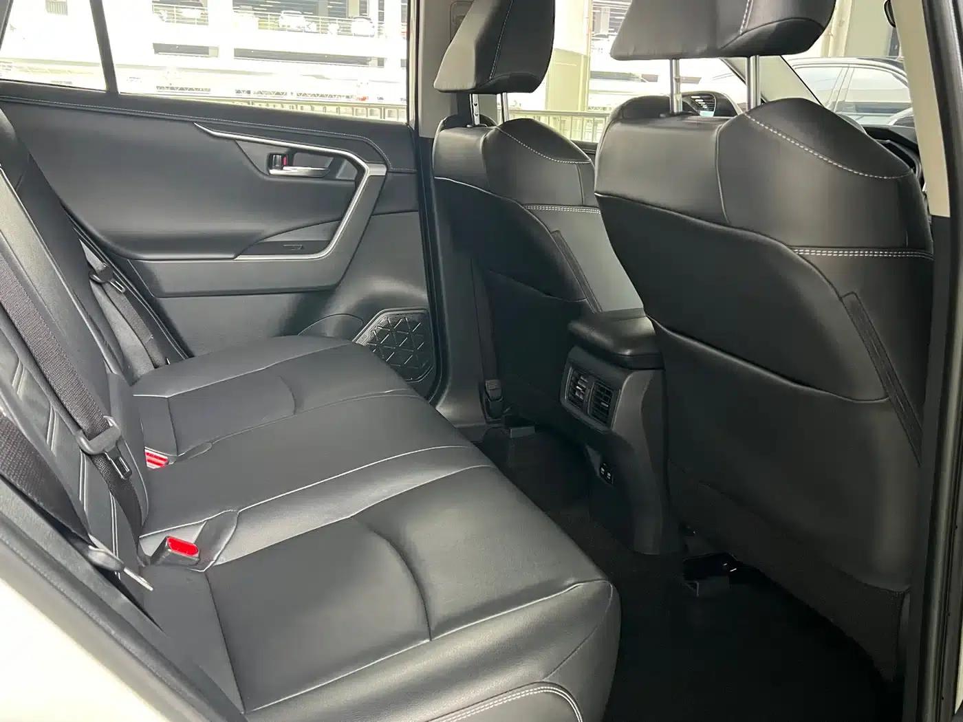 2021 Toyota RAV4 2.0L CVT 2WD Premium Edition — миниатюра 15