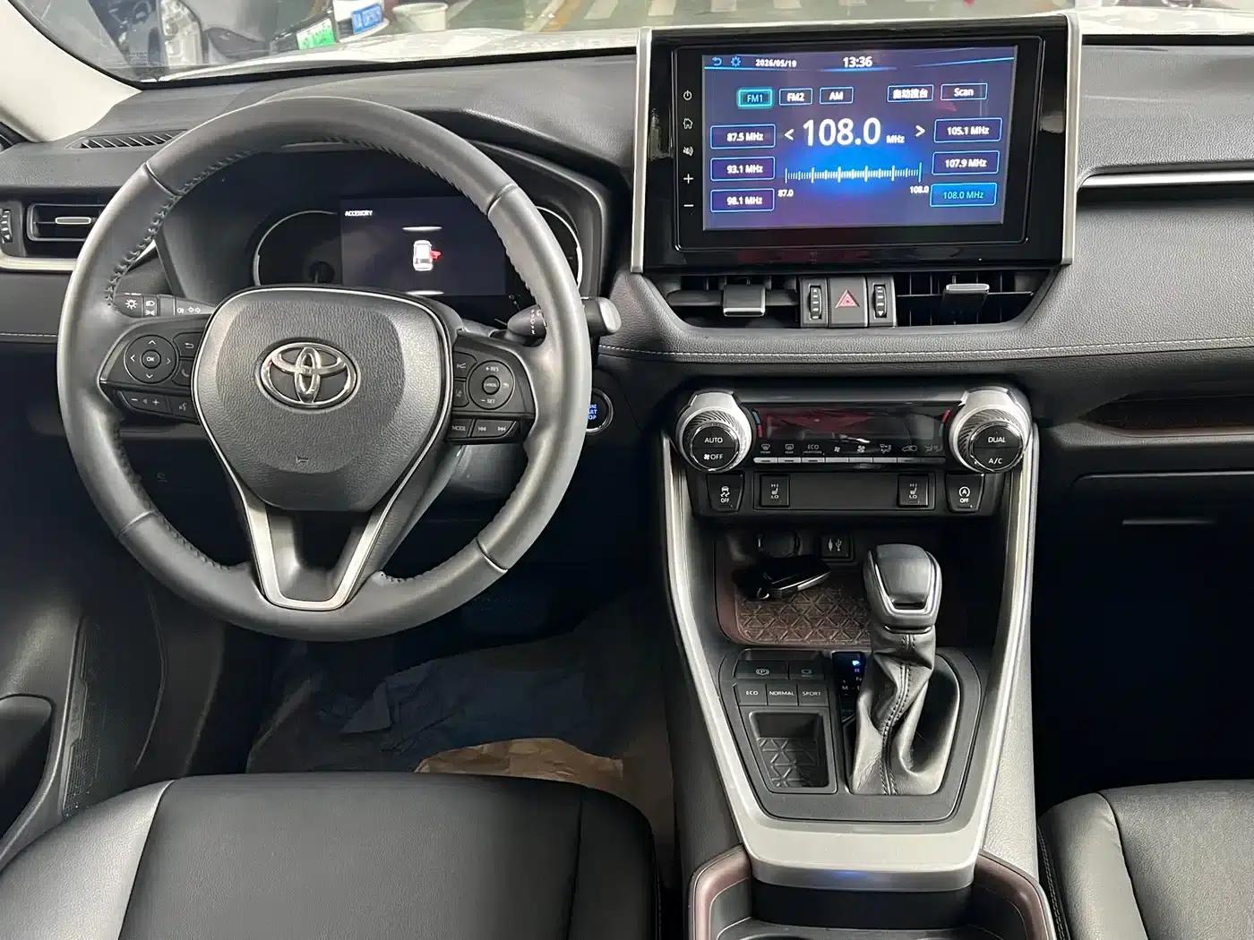 2021 Toyota RAV4 2.0L CVT 2WD Premium Edition — миниатюра 16