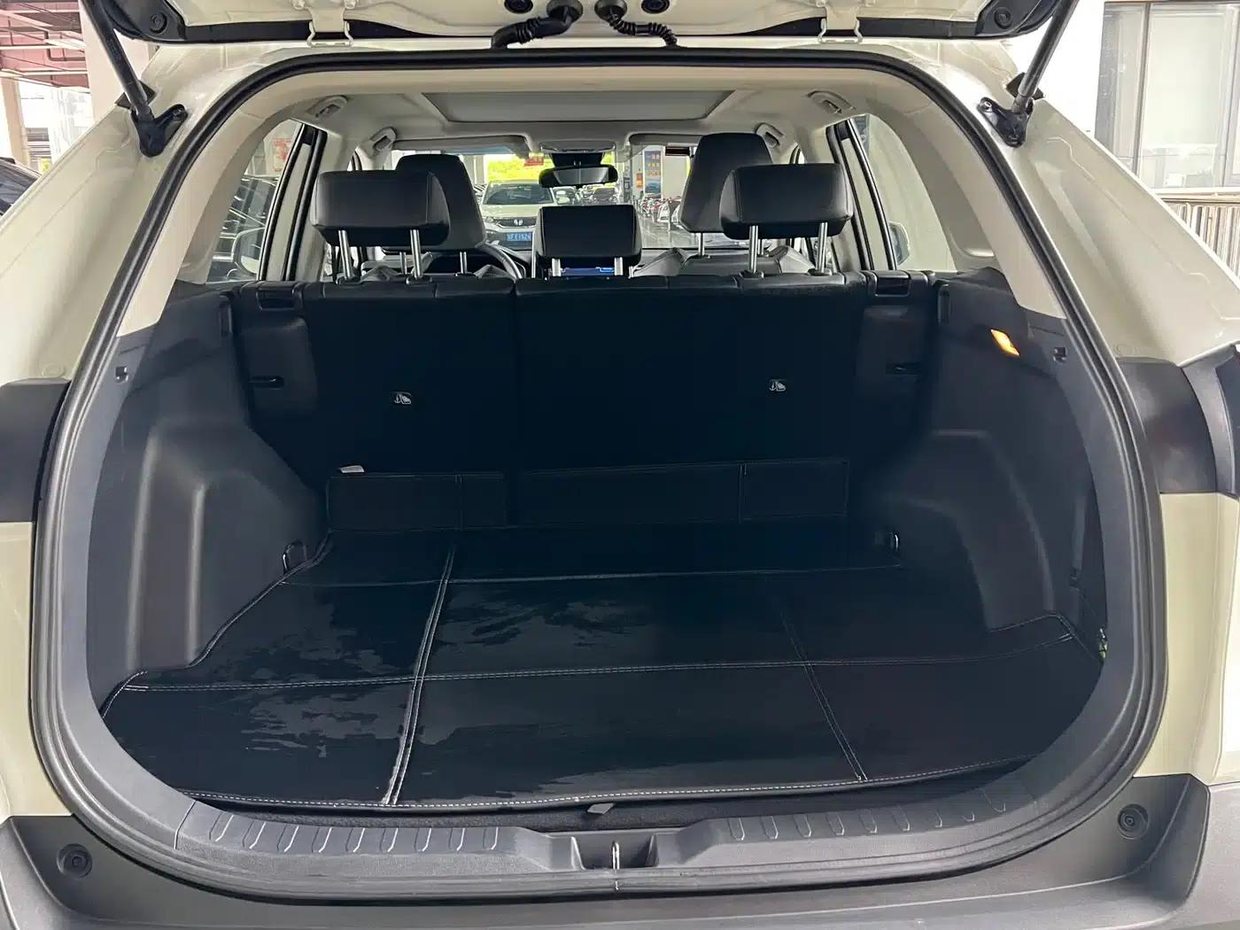 2021 Toyota RAV4 2.0L CVT 2WD Premium Edition — миниатюра 17