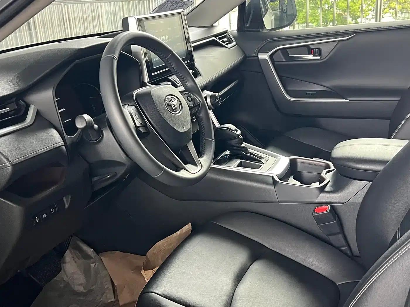 2021 Toyota RAV4 2.0L CVT 2WD Premium Edition — миниатюра 7