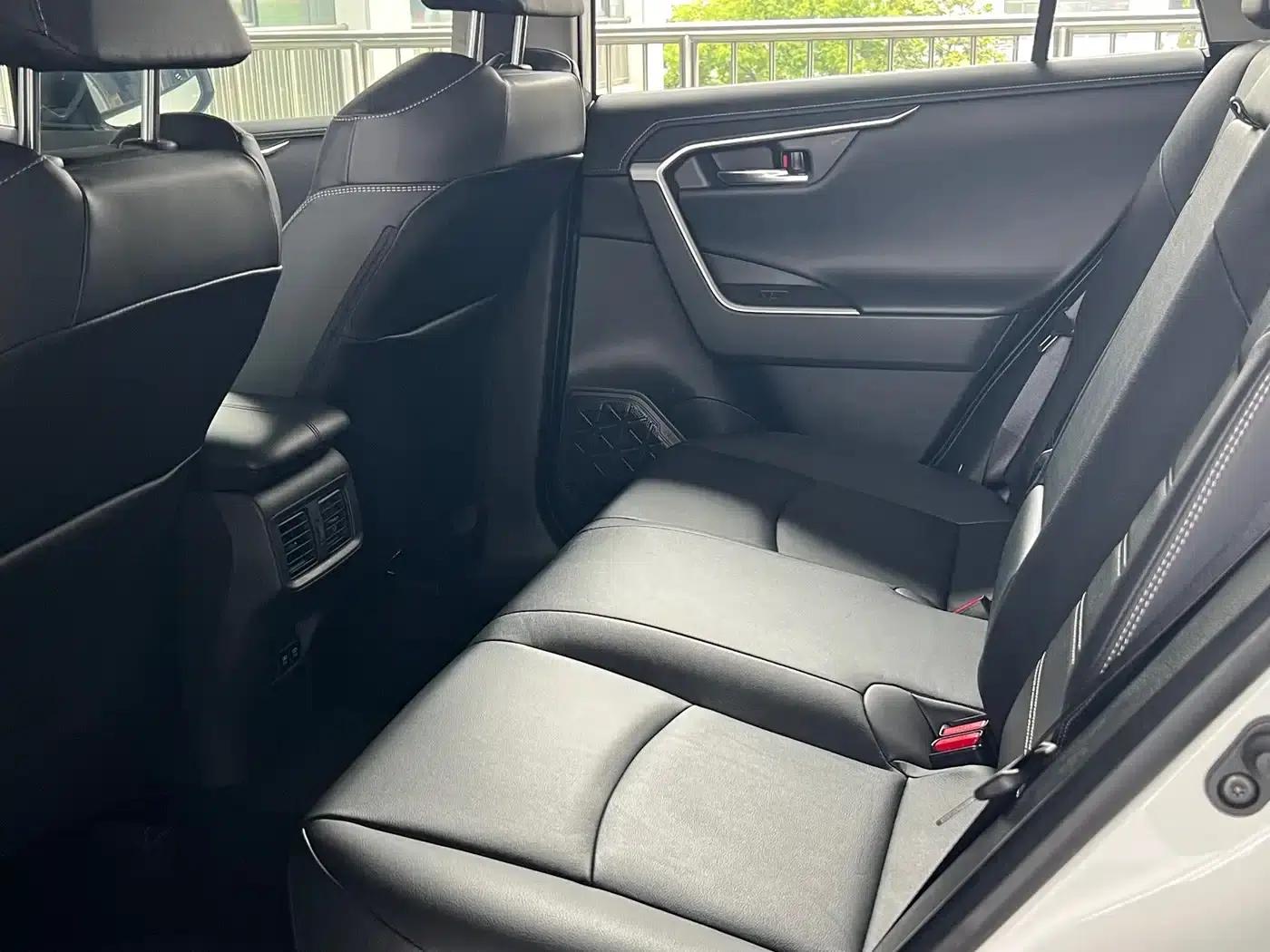 2021 Toyota RAV4 2.0L CVT 2WD Premium Edition — миниатюра 10