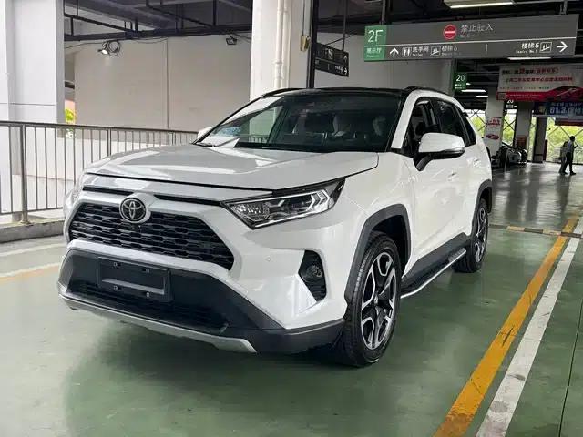 2021 Toyota RAV4 2.0L CVT 2WD Premium Edition