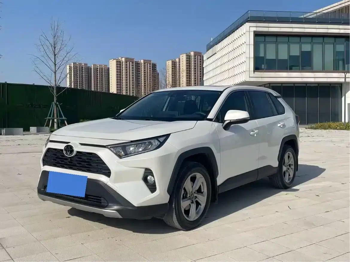 RAV4 2021 2.0L CVT 2WD Fashion Edition — миниатюра 1