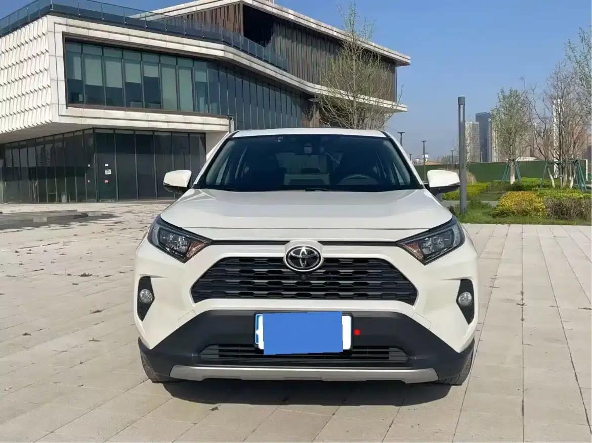 RAV4 2021 2.0L CVT 2WD Fashion Edition — миниатюра 2