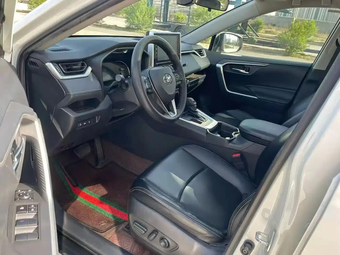 RAV4 2021 2.0L CVT 2WD Fashion Edition — миниатюра 4