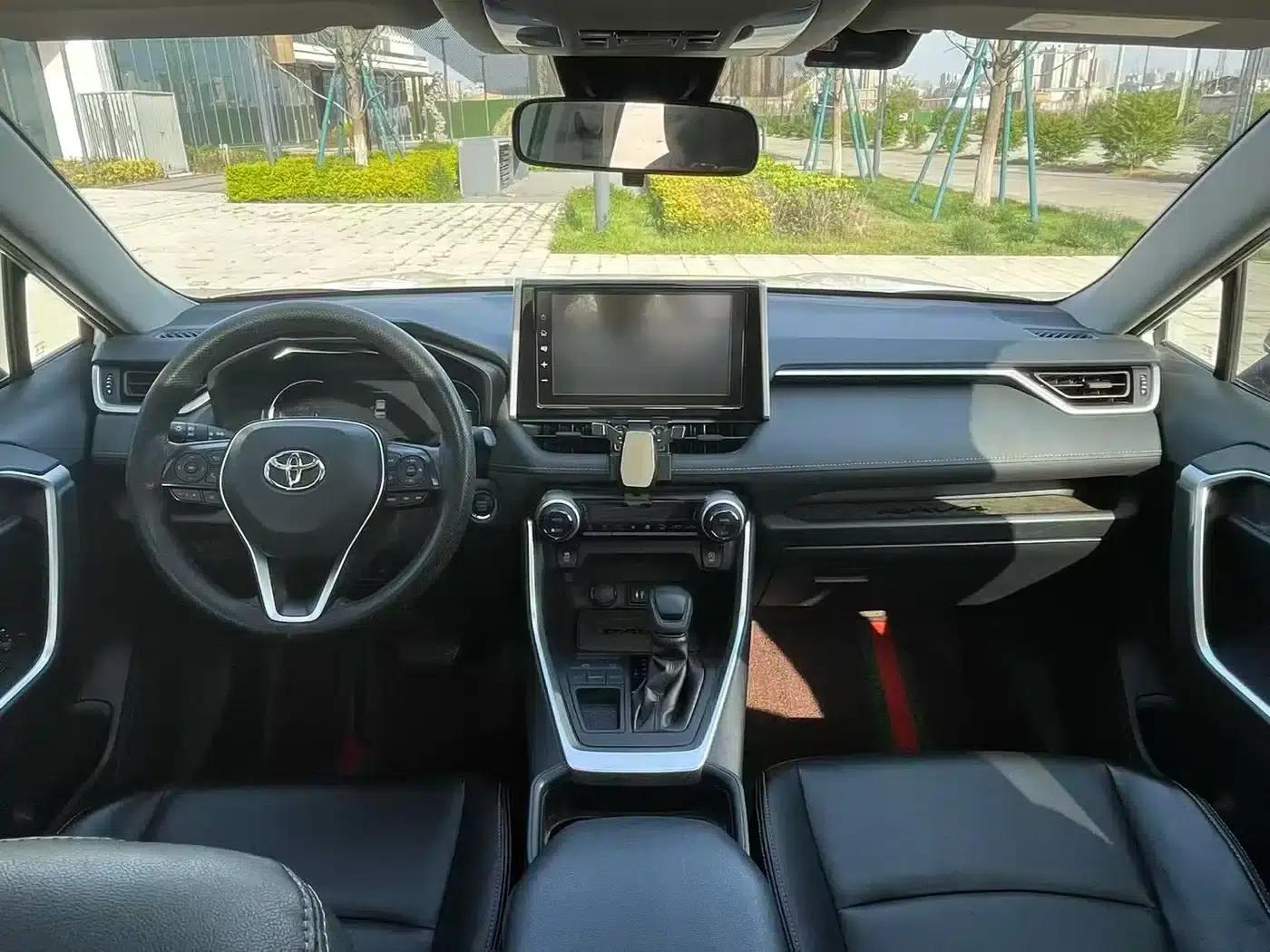 RAV4 2021 2.0L CVT 2WD Fashion Edition — миниатюра 5