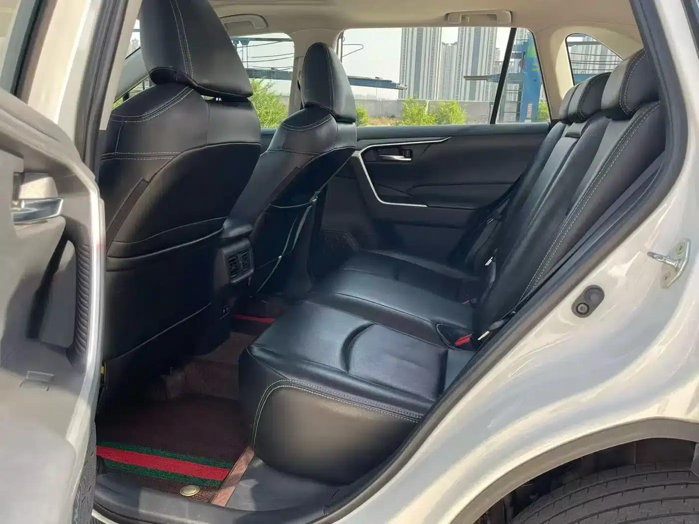 RAV4 2021 2.0L CVT 2WD Fashion Edition — миниатюра 6