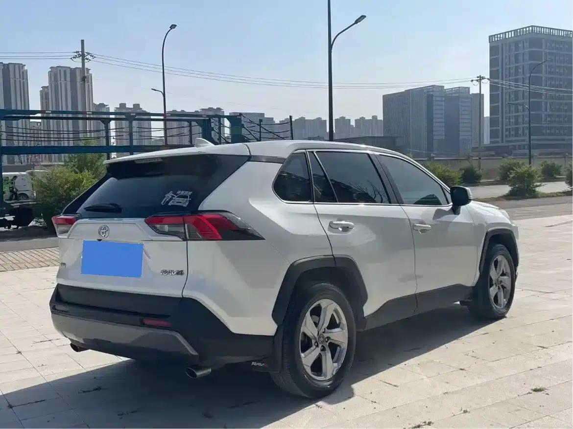 RAV4 2021 2.0L CVT 2WD Fashion Edition — миниатюра 7