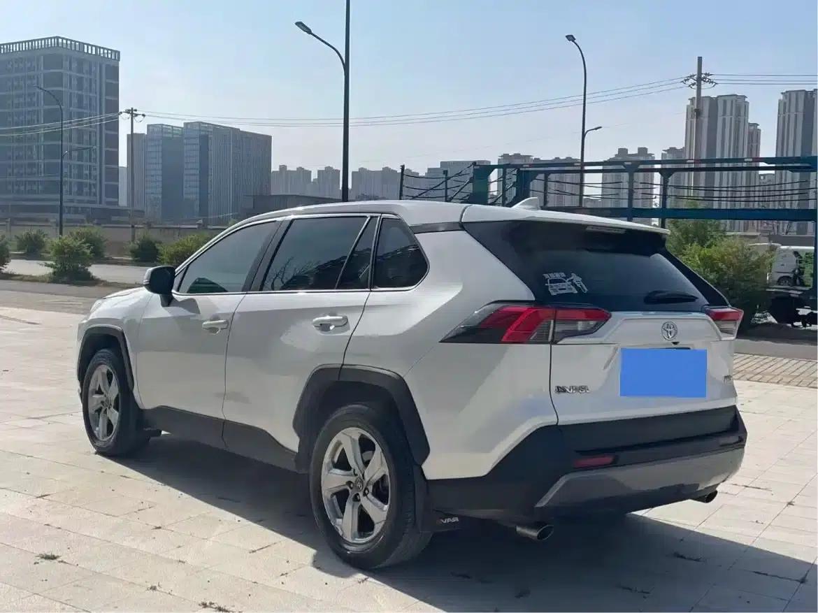 RAV4 2021 2.0L CVT 2WD Fashion Edition — миниатюра 9