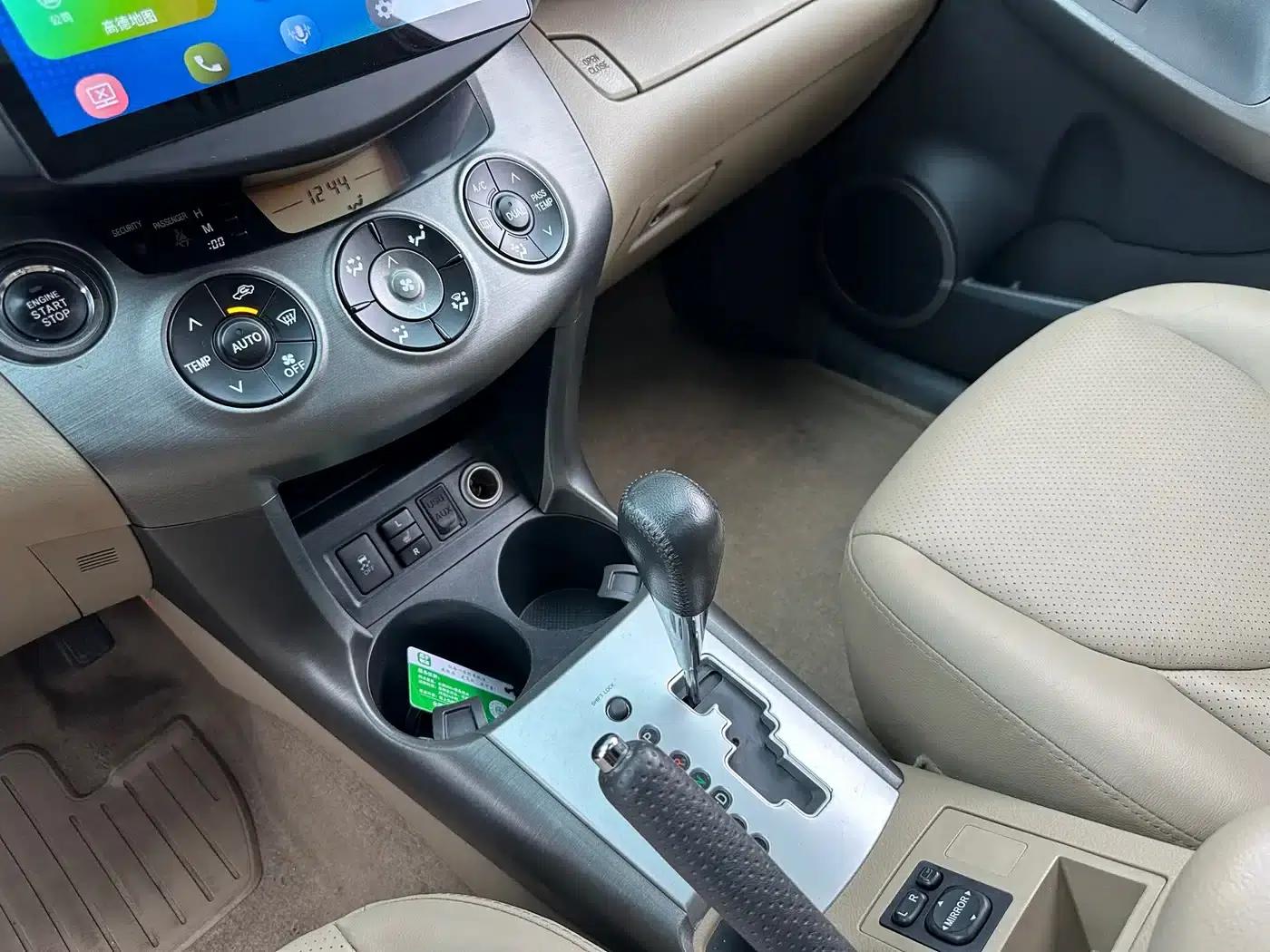 2013 RAV4 Special Edition 2.4L Automatic 4WD Premium — миниатюра 12