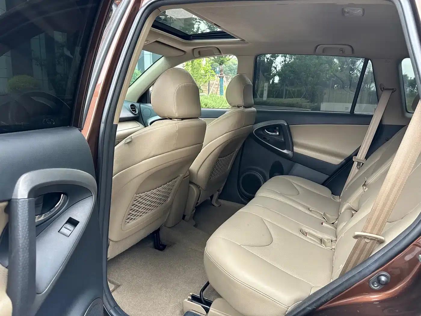 2013 RAV4 Special Edition 2.4L Automatic 4WD Premium — миниатюра 13
