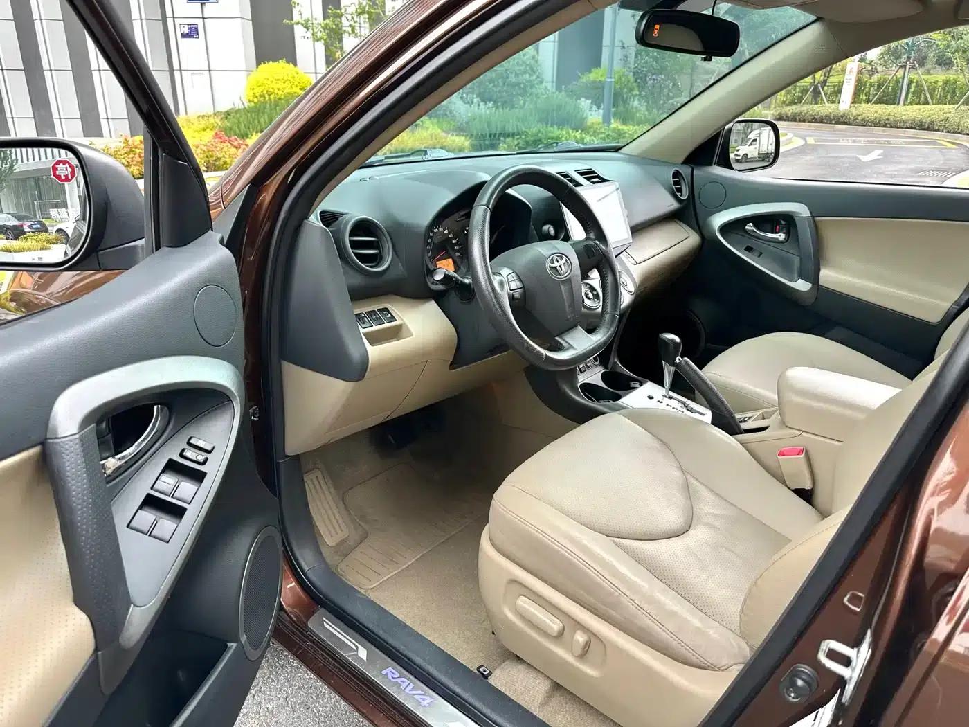 2013 RAV4 Special Edition 2.4L Automatic 4WD Premium — миниатюра 14