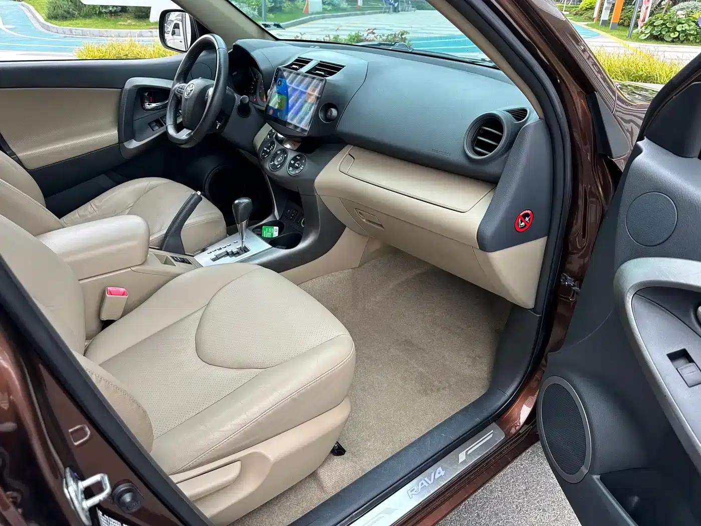 2013 RAV4 Special Edition 2.4L Automatic 4WD Premium — миниатюра 18