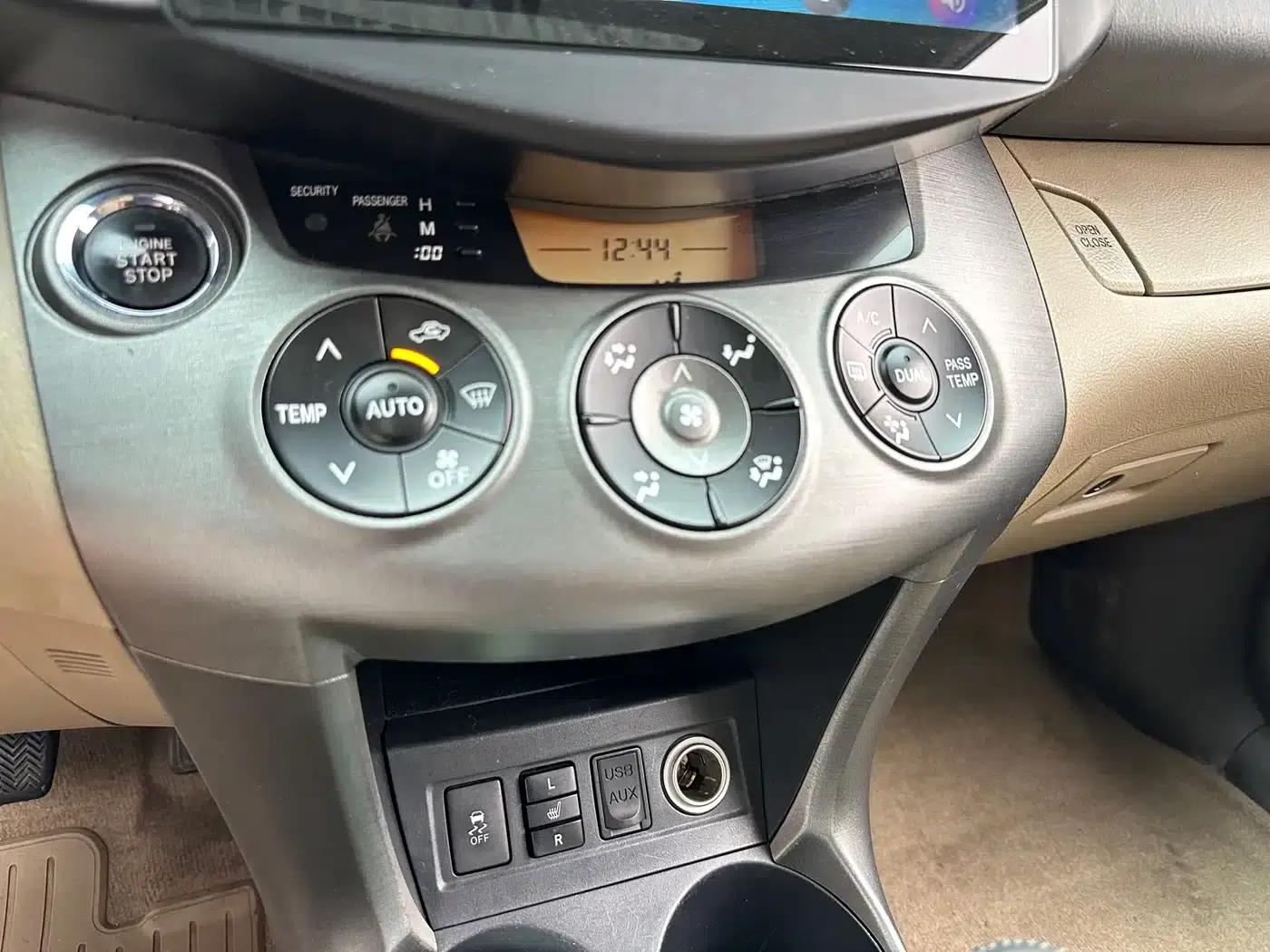 2013 RAV4 Special Edition 2.4L Automatic 4WD Premium — миниатюра 21