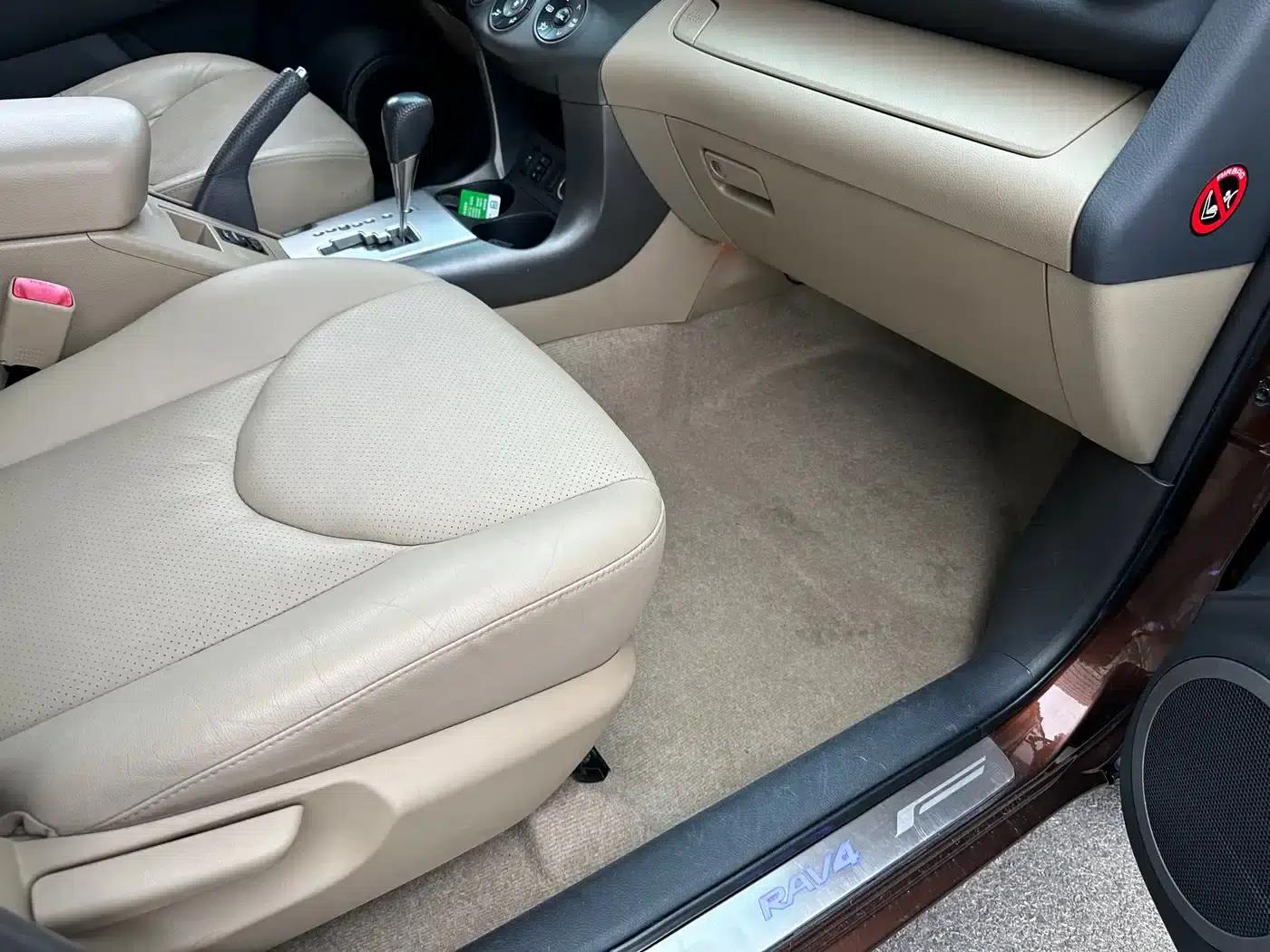 2013 RAV4 Special Edition 2.4L Automatic 4WD Premium — миниатюра 22