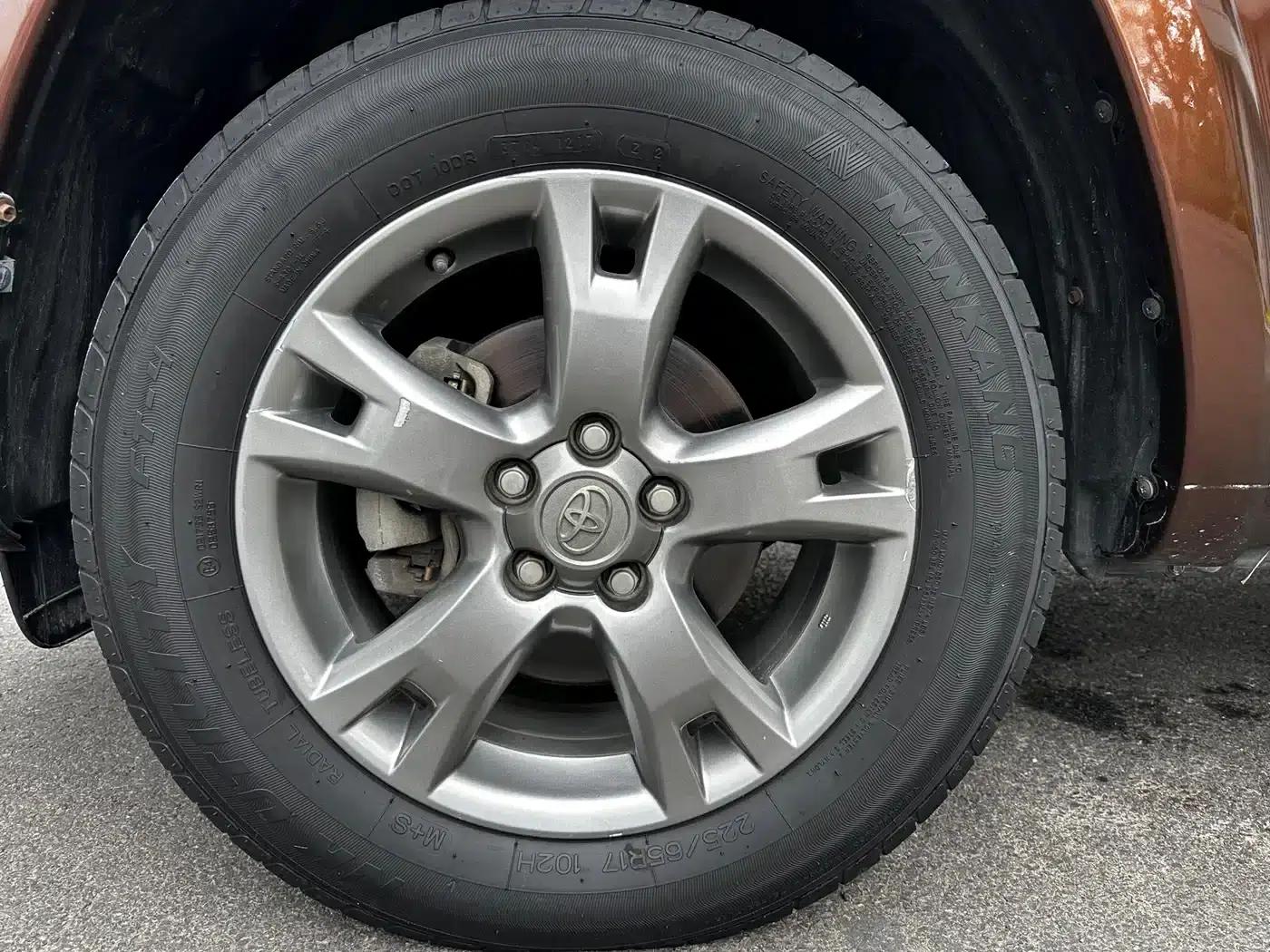 2013 RAV4 Special Edition 2.4L Automatic 4WD Premium — миниатюра 28