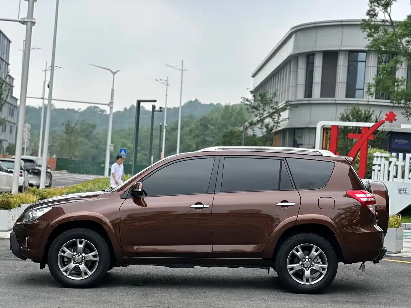 2013 RAV4 Special Edition 2.4L Automatic 4WD Premium — миниатюра 4