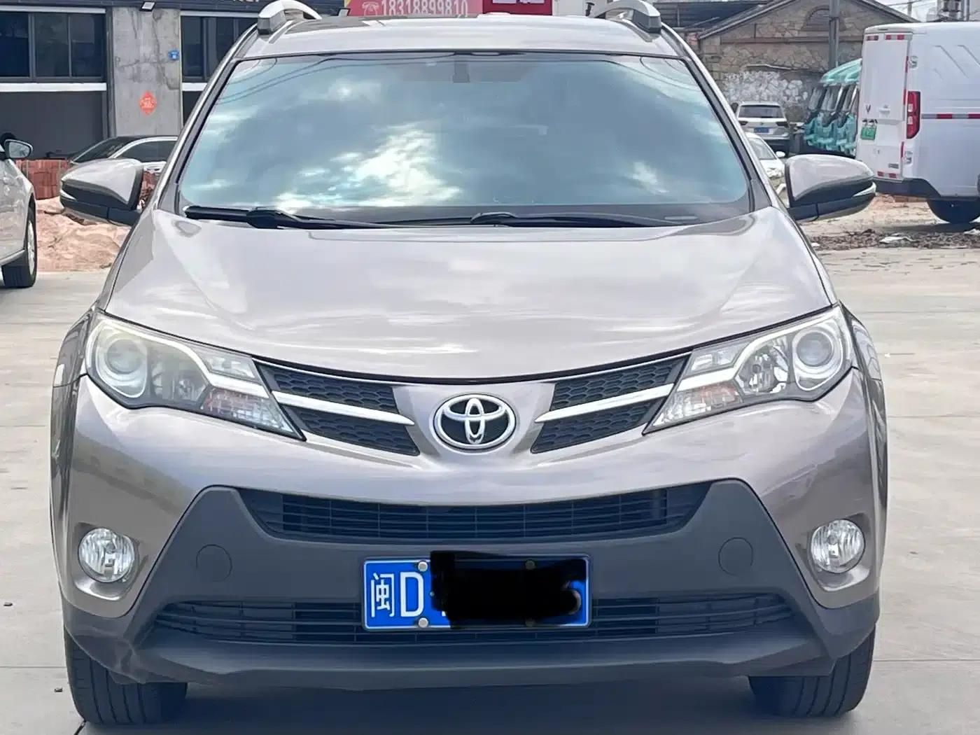 2015 RAV4 2.0L CVT 2WD Urban Edition — миниатюра 2