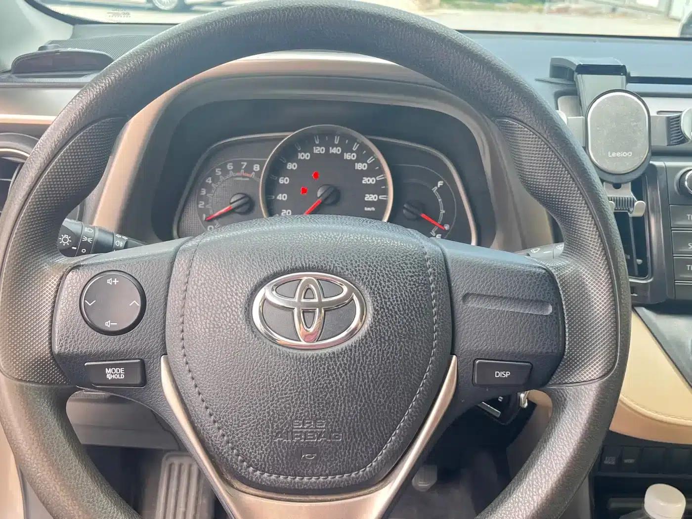 2015 RAV4 2.0L CVT 2WD Urban Edition — миниатюра 14