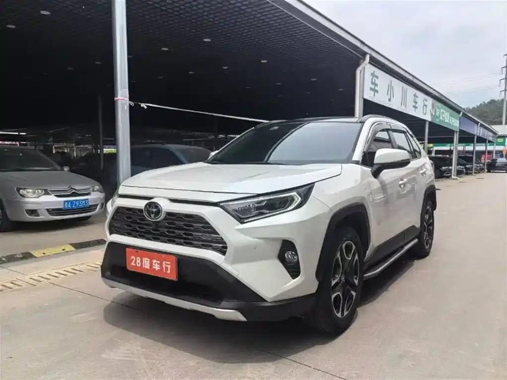 2020 RAV4 2.0L CVT 2WD Premium Edition — миниатюра 1