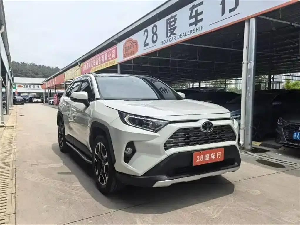 2020 RAV4 2.0L CVT 2WD Premium Edition — миниатюра 3