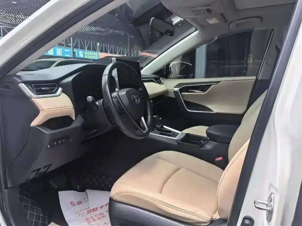 2020 RAV4 2.0L CVT 2WD Premium Edition — миниатюра 5