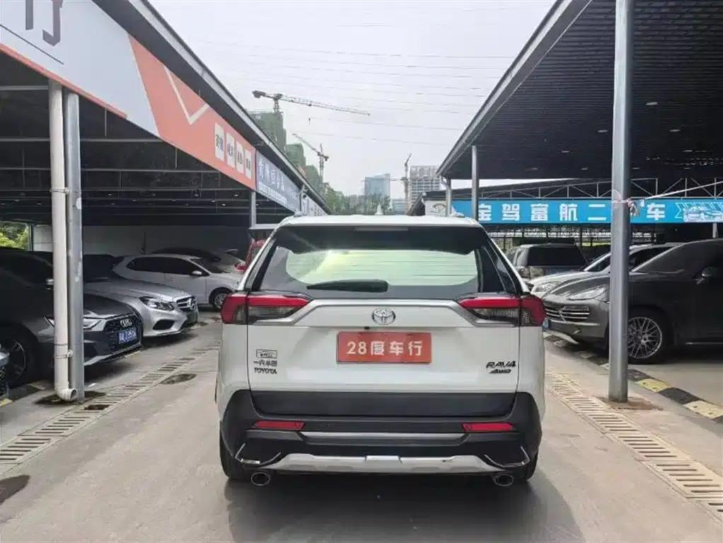 2020 RAV4 2.0L CVT 2WD Premium Edition — миниатюра 8
