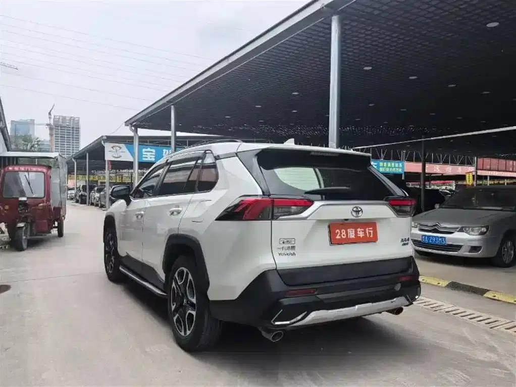 2020 RAV4 2.0L CVT 2WD Premium Edition — миниатюра 9