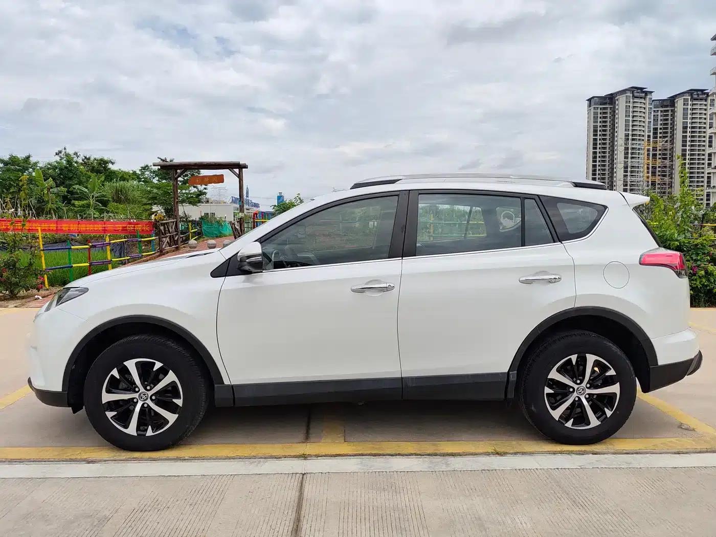 2016 Toyota RAV4 2.0L CVT 2WD Fashion Edition (National V Emission Standard) — миниатюра 3