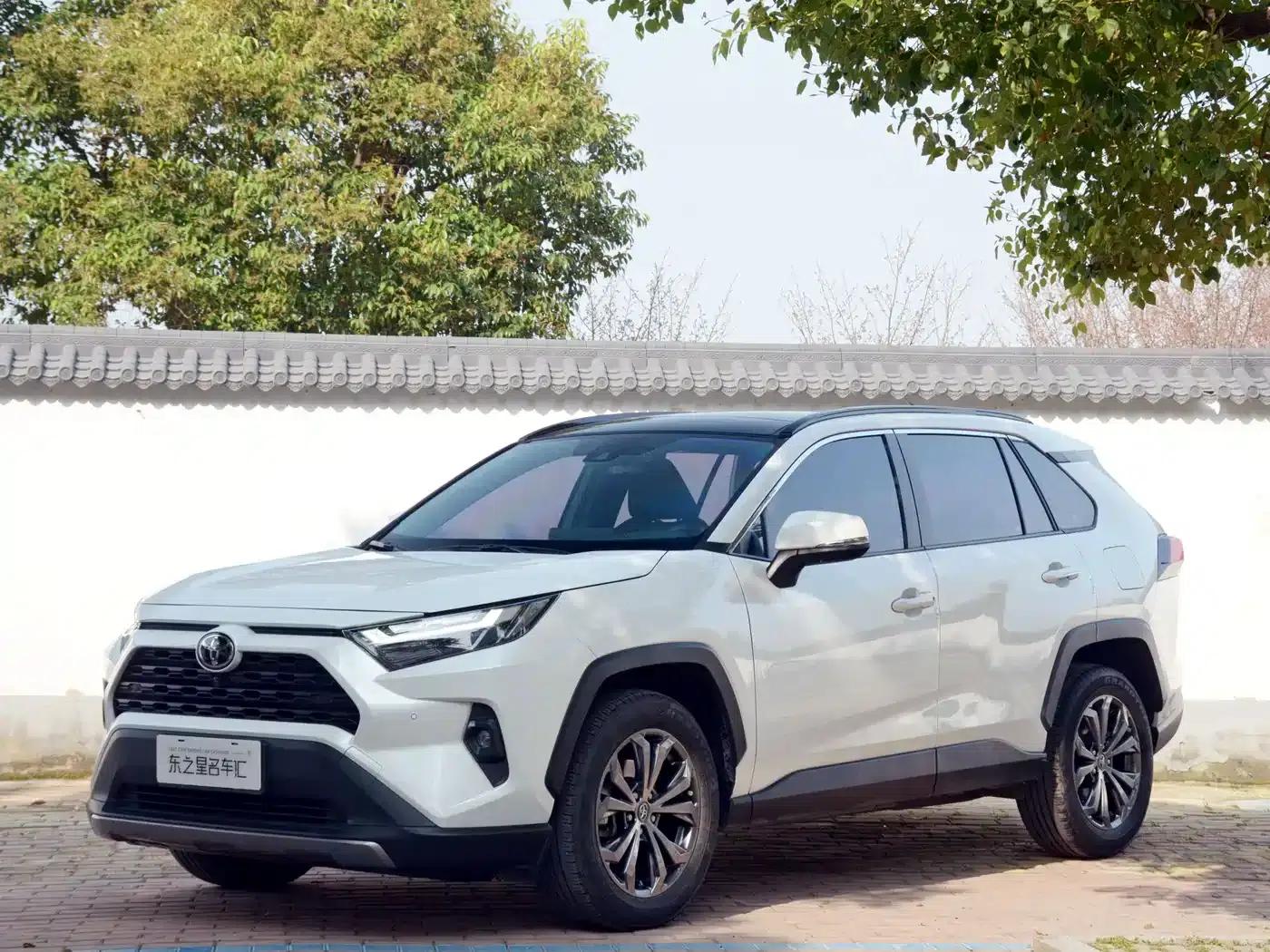 2024 RAV4 2.0L CVT 2WD Fashion Plus Edition — миниатюра 1