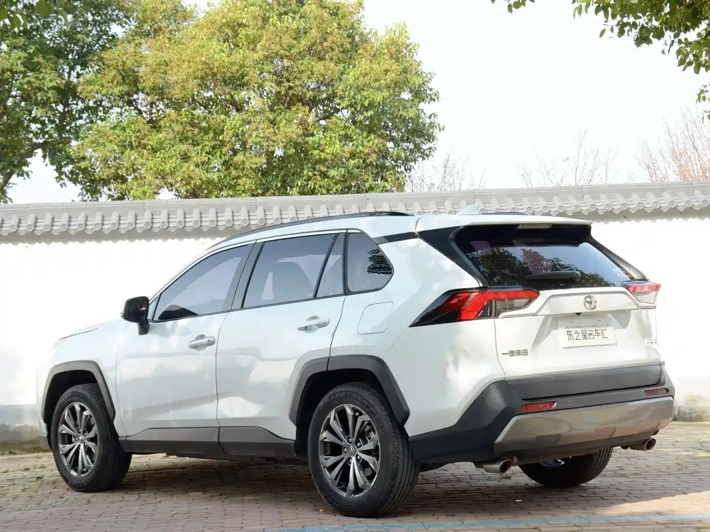 2024 RAV4 2.0L CVT 2WD Fashion Plus Edition — миниатюра 12