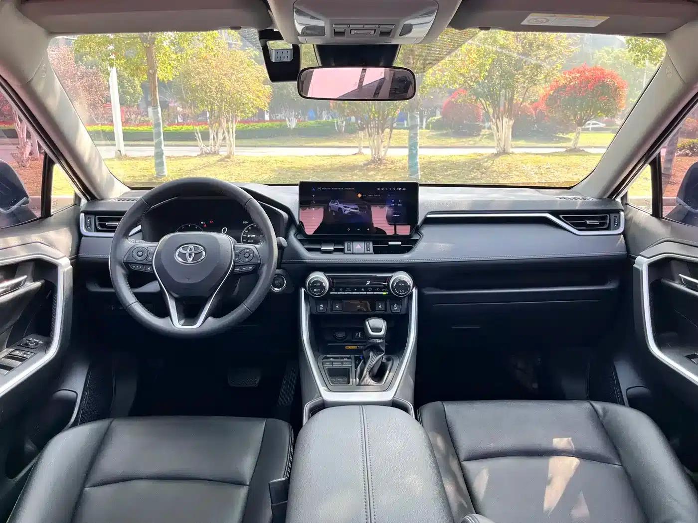 2024 RAV4 2.0L CVT 2WD Fashion Plus Edition — миниатюра 15