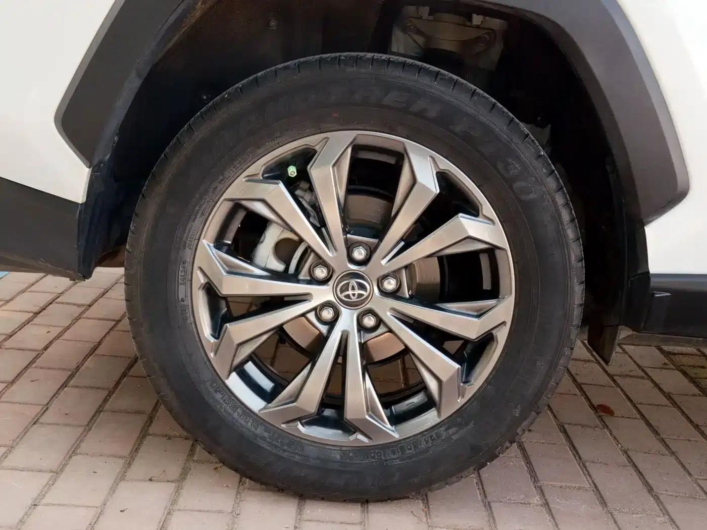 2024 RAV4 2.0L CVT 2WD Fashion Plus Edition — миниатюра 3