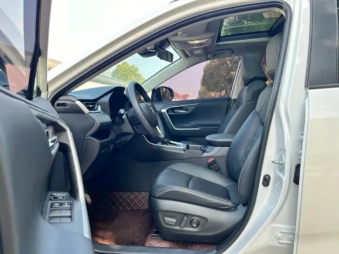 2024 RAV4 2.0L CVT 2WD Fashion Plus Edition — миниатюра 6