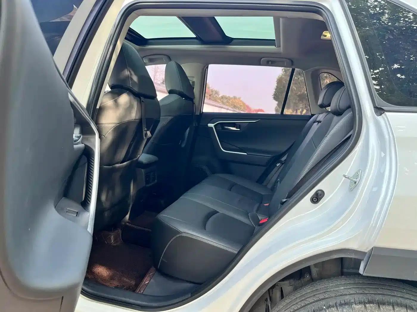 2024 RAV4 2.0L CVT 2WD Fashion Plus Edition — миниатюра 7